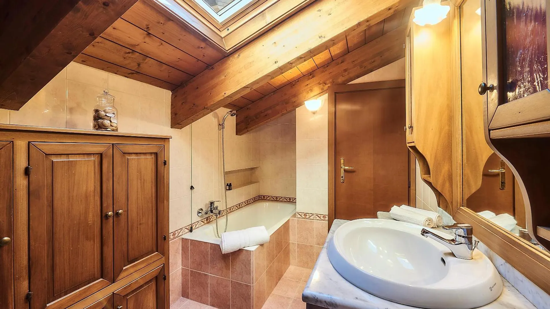 Luxury Apartment With Lake View Near Varenna Fiumelatte Italy